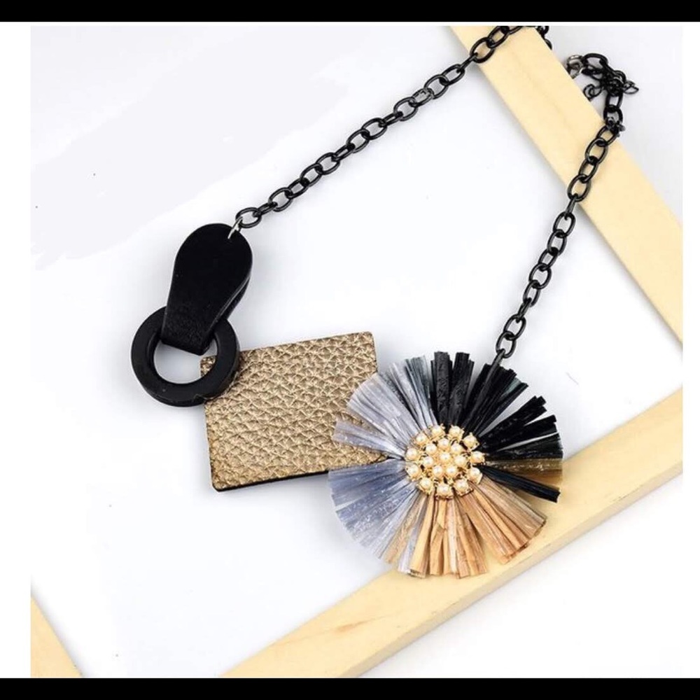 New Arrivals 🌸🌸BIG FLOWER NECKLACE